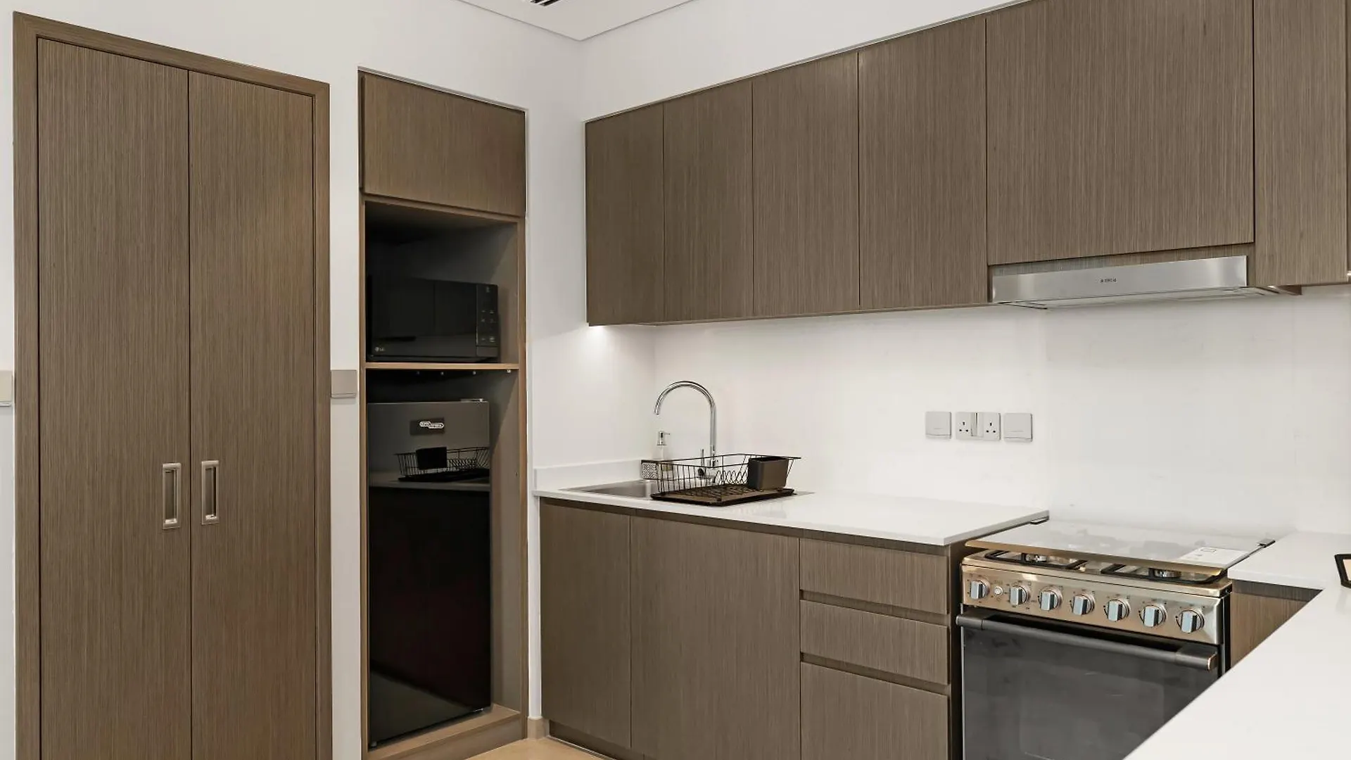 1 Bedroom Apt High End Luxurios Building Next To Dubai Mall Apartment