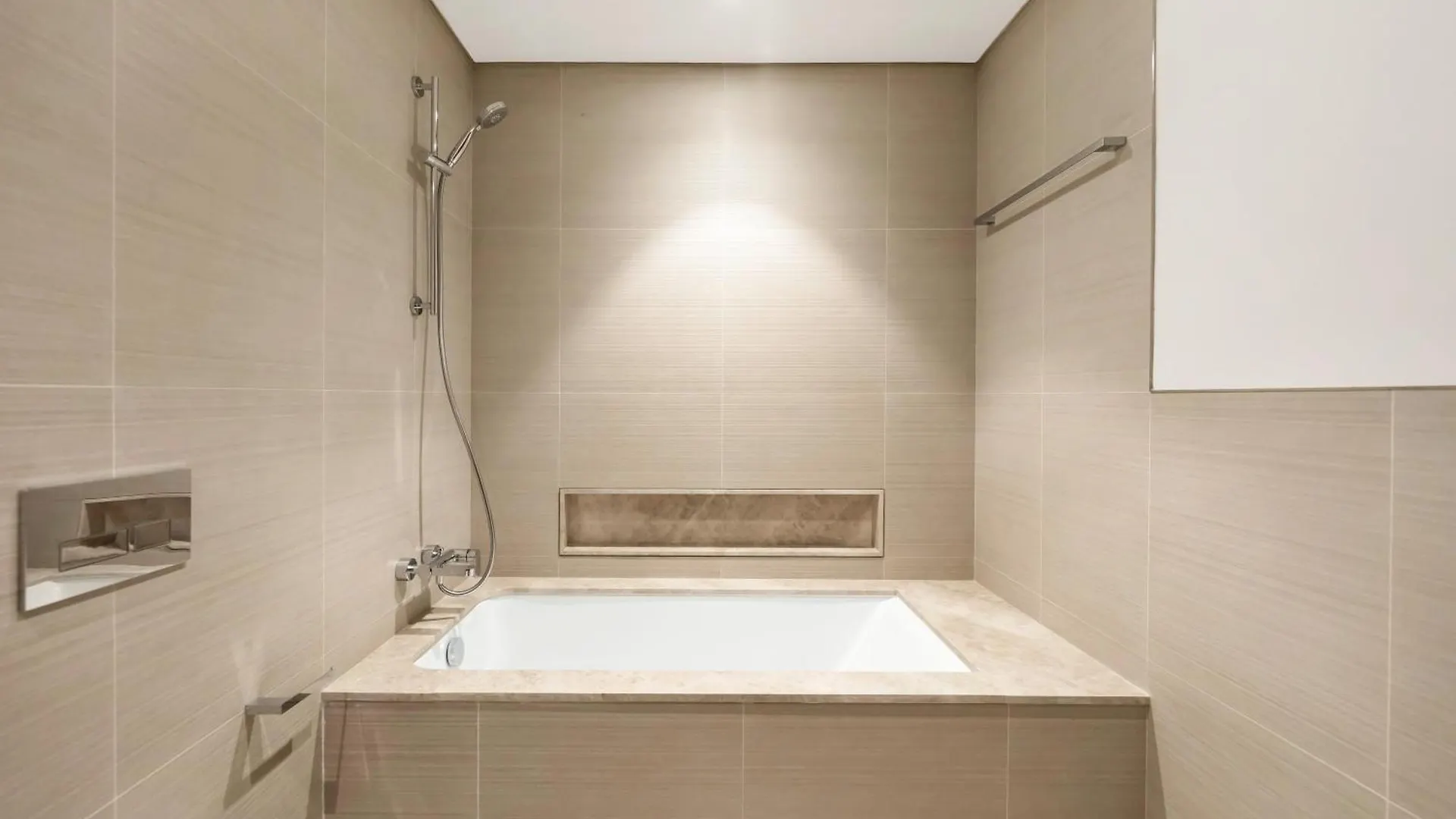 1 Bedroom Apt High End Luxurios Building Next To Dubai Mall